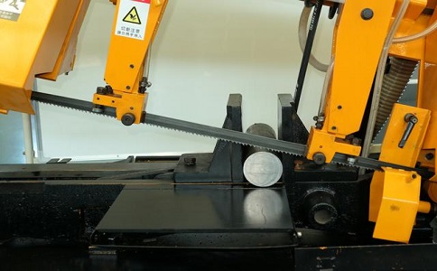 阳日镇数控带锯床自动送料精度会出现偏差吗？